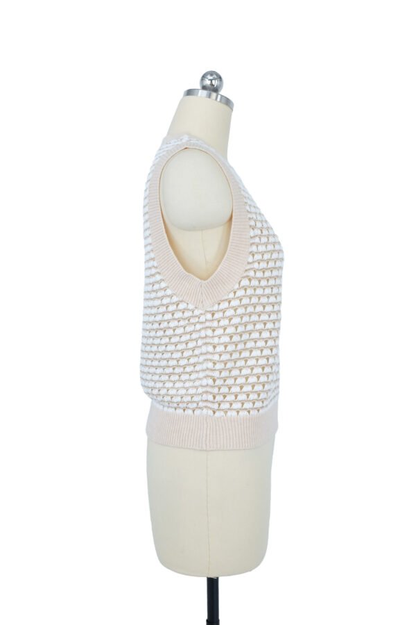 beige and white woven pattern sleeveless knitted vest